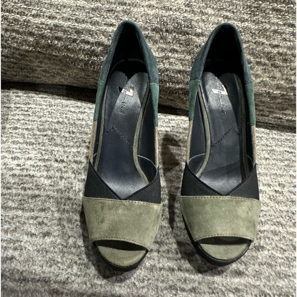 7 For All Mankind Open Toed Platform Heels, size 5.5! - Picture 3 of 10